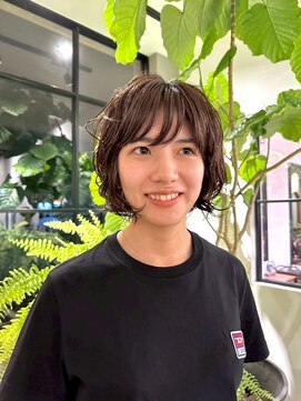 ラーサ(LaHzA) 大人シアーベージュミニウルフボブミディアムレイヤー/ビビビ祭