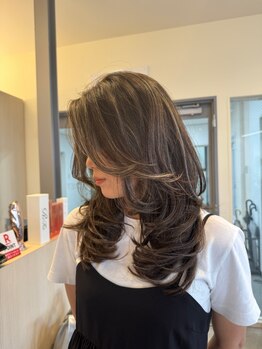 【明石駅徒歩2分】トレンドカラーもお任せ◎光に透ける透明感で、ひときわ目を引く美しさへ。