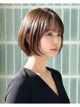 大人女性の柔らかさを引き出す、前髪＆顔まわりカット