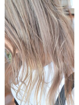 ピースリーヘア バイ カーサ(peathree.hair by CASA) シアー×ホワイトベージュ