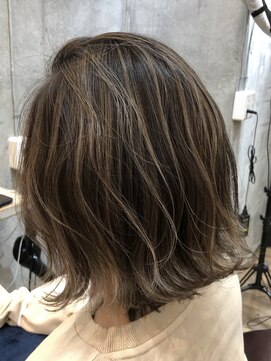 ロダット 横浜(LODAT by little) コントラストハイライト×外ハネミディ【LODAT横浜】