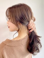 フォンズ(FONS) 甘め ベージュカラー ふんわり前髪 簡単アレンジ 小顔 愛され