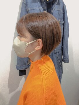 マグヘアー(Mg hair) 襟詰ショートボブ