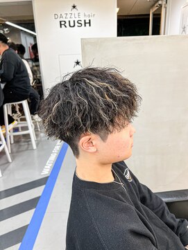 ダズルヘアラッシュ(DAZZLE hair RUSH) ハイライトの残りにツイストスパイラルパーマ!