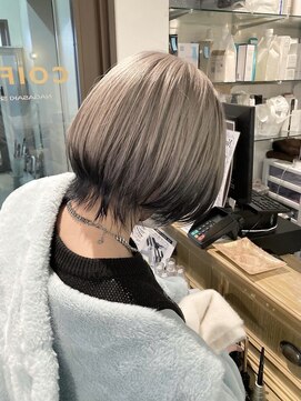 コワファーストナガサキシャンプーボーイ(COIFF1RST NAGASAKI SHAMPOO BOY) 長崎 エンドカラー ホワイトベージュ