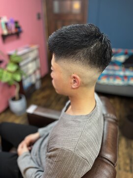 クレイジーバーバー(CRAZY BARBER) スキンフェードアップバング