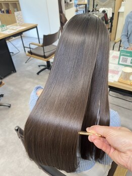 ケア 神戸(CARE)の写真/【話題のミネコラ導入！】パサついた髪に潤いを。仕上がりの質感に徹底的にこだわった髪質改善◇