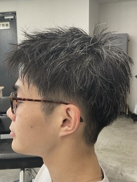 フイ 新宿3丁目(Hui) フェザーパーマ/グレーブルーカラー/刈り上げショートパンク