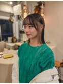 ミディアムスタイルのインナーカラーミルクティーベージュ