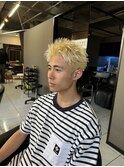 スパイキーショート　ザクザクショート　ハイトーンカラー　眉毛