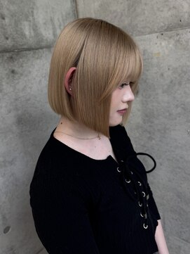 ロンド レア 天神大名店(Lond Le’a) ホワイトブロンド/外ハネボブ/美髪/ワイドバング/ブルーブラック