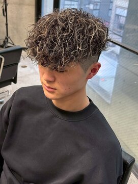 イーラ(era) スペインカールパーマ/メンズ/刈り上げ/眉毛/ツイスト