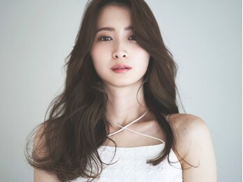 ラ カリテ LA QUALTEの写真/【新宿伊勢丹パークシティ3の3F】上質空間なサロンで似合うスタイルを再現するハイクオリティな施術を。