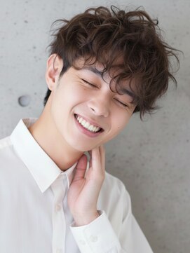 メンズ おしゃれな大人の無造作パーマ くせ毛風カーリーヘア