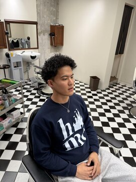 フランクス バーバー ウエストトウキョウ 吉祥寺店(FRANK’S BARBER WEST TOKYO) 波巻きツイストスパイラルリバースセンターパートニュアンスパR