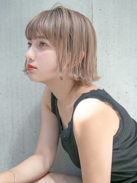 ルティア(Lutia) 外ハネ 切りっぱなしボブ ミルクティーベージュ☆