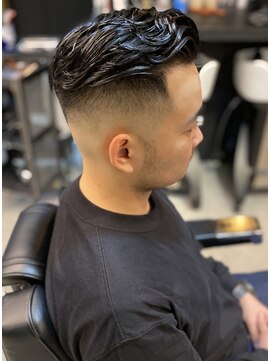 フランクスバーバー アンド ビアークラブ(FRANK'S BARBER and BEER CLUB) 七三オールバックスキンフェードかき上げサイドパートショート