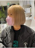 ダブルカラーベージュ前髪ありミニボブケアブリーチハイトーン