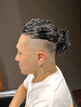 ビーダンディー(Bee dandy) ビジネスマンバン メンズパーマ ツーブロック スキンフェード