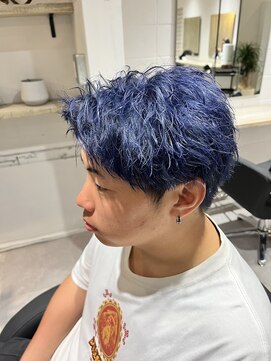 エイト 上野店(EIGHT ueno) 青だけど暗すぎない!モードブルーカラー【EIGHT上野 宮脇】