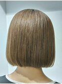 艶感、束感のあるハイトーンボブ