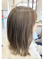 アンジュール コロレ(1//jour colore)&nbsp;トップに白髪が出始めたら《白髪ボカシ》ハイライトがお奨め