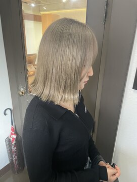 ルミエール(Lumiere) くすみベージュ「ボブスタイル」