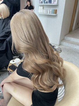 リリー(Lilley) 透明感チェリーレッド×姫カットレイヤー×韓国風巻き【ayana】