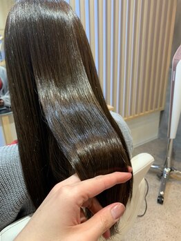 ゴカントコシエ 津幡店(gokan)の写真/髪のダメージを最小限に抑えた縮毛矯正でお悩みを解決！ナチュラルな仕上がりのストレートヘアに♪