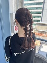 オウン(AUN)&nbsp;ツイン編み下ろしポニー