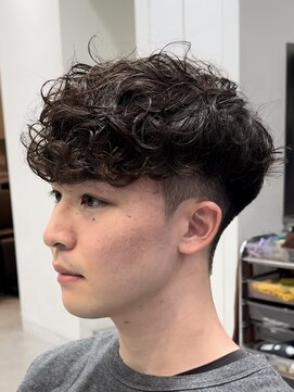 フィフスパーク(fifth PARK) 渋谷スペインカールラルフカール刈り上げ高めツーブロックメンズ