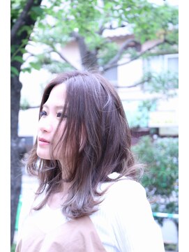 レヴィ(Levie) ラベンダーアッシュベージュ 担当山下