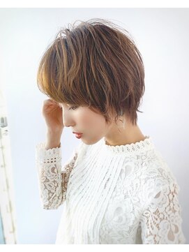 パフューム バイ アフロート 松戸八柱(Perfume by afloat) 大人かわいいフォルムの綺麗なショート20代、30代、40代