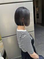 グランドライン(GRAND LINE)&nbsp;ぱつっとボブ　ハイライト　グレー　細め