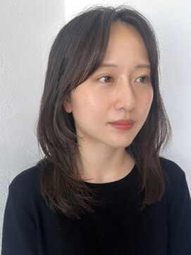 ザザアオヤマ(ZA/ZA AOYAMA) 大人女子のミディアムレイヤーカット