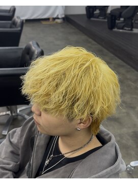 ザ クロー(THE CROW) 金髪パーマ