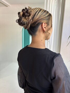 ポノ(po_no) お呼ばれヘアアップスタイルお団子ヘア