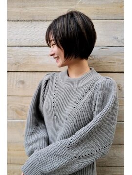 ショートボブ×ボンドカラー