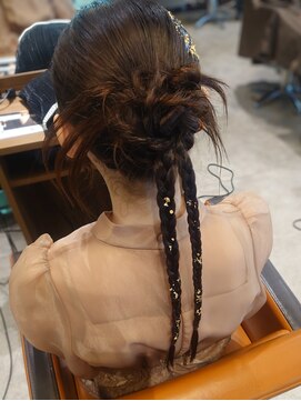 ビスポーク(BESPOKE) お呼ばれアレンジ♪20代30代40代大人可愛いカチモリスタイル