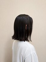 ウミト(Umito)&nbsp;暗髪ストレート×切りっぱなしミディ
