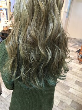 トーク 伊丹本店(TAL'KE) ブルージュデザインエメラルドブルー