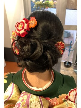 アシミラ(ACMILA) 艶感アップのヘアアレンジ