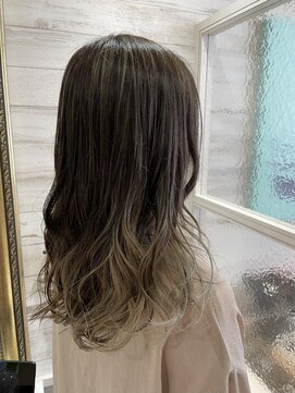 エム インターナショナル 白岡 キュート(EMU international CUTE) グラデーションカラー20代30代