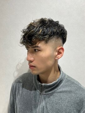 ベルクロー バイ アリープ(Bel.crow by ALEAP) ソフトモヒカン/波巻パーマ/ニュアンスデザイン