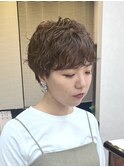 ★レディースショートパーマ　前髪あり　カジュアル
