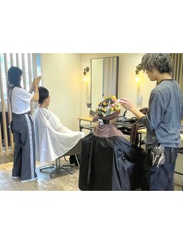 髪質や骨格、雰囲気に合わせた似合わせカット、ニュアンスパーマが魅力！再現性が高く、楽々スタイリング！