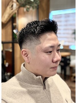 フクオカバーバープレイス(FUKUOKA BARBER PLACE) スポーツ刈り（ミドルスキンフェード）