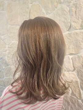 アムネシア たまプラーザ(AMNESIA) ペールベージュ/インナーハイライト/ヨシンモリ【たまプラーザ】