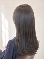 ココロ。&nbsp;ロング/アッシュ/透明感/重くない/艶