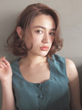 コス(kos) 『nanuk＊UEKI』大きめカールの大人カジュアルボブ